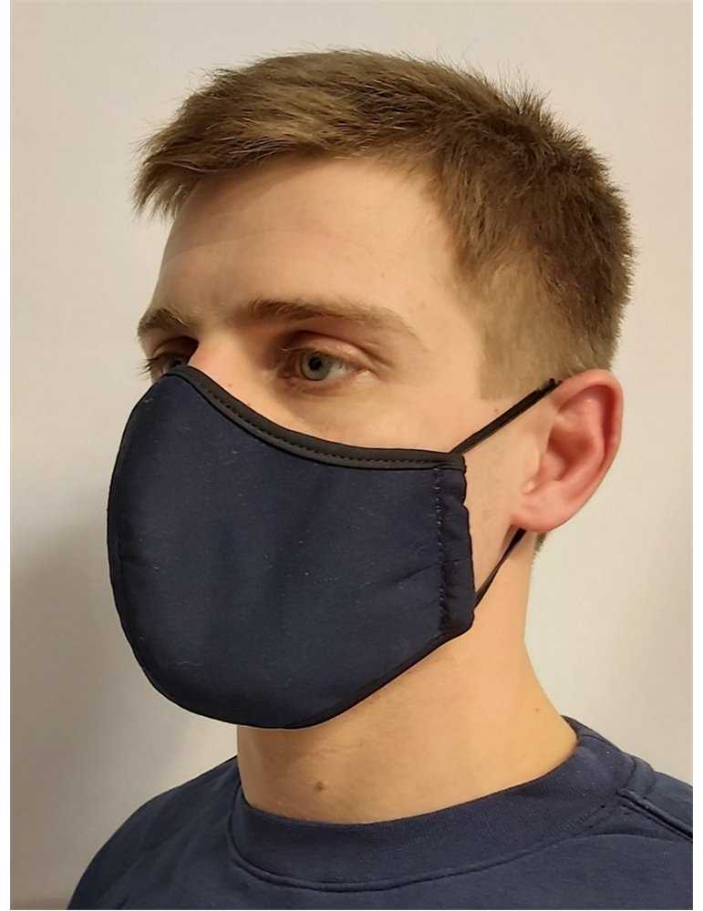 ortodox dopklädd pojke