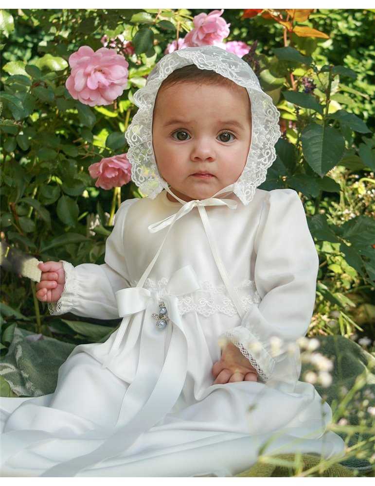 Babyfilt med röda stjärnor och namnbroderi
